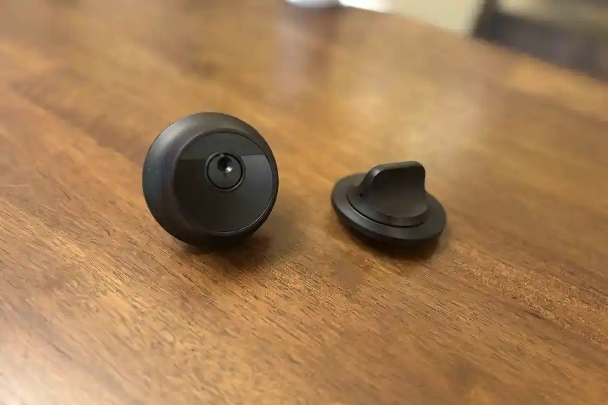 Level Lock Pro 已摆在桌面上。