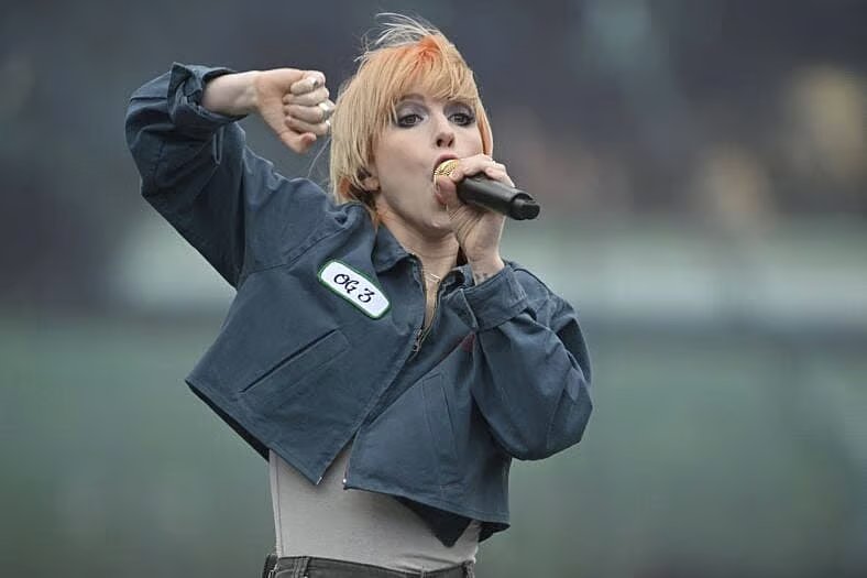 美国摇滚乐队 Paramore 在默里菲尔德体育场