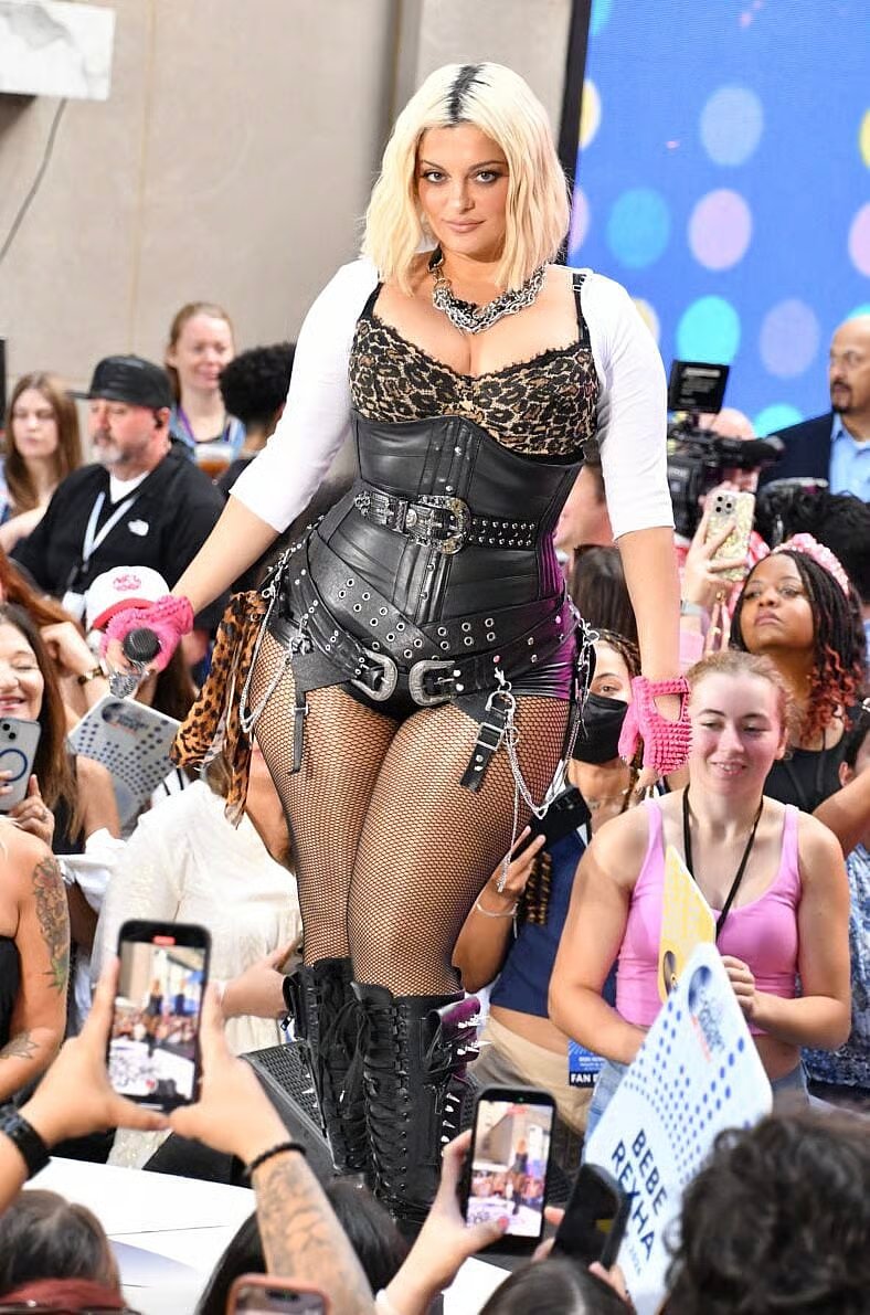 贝比·雷克萨 (Bebe Rexha) 在 NBC 今日花旗系列音乐会上表演