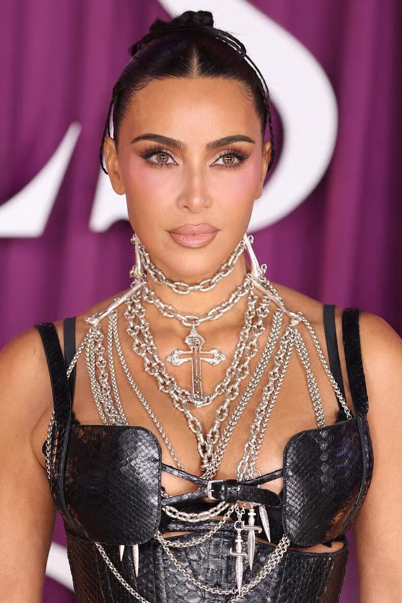 金·卡戴珊 (Kim Kardashian) 首次亮相伦敦博览会