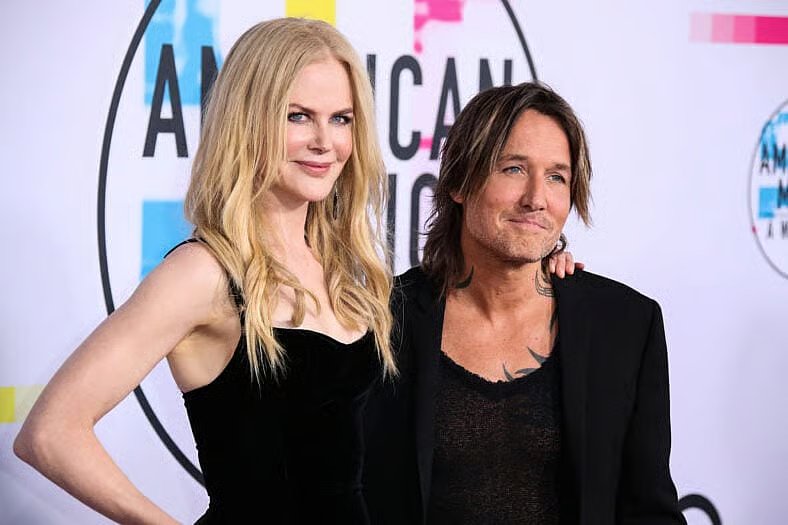 妮可·基德曼 (Nicole Kidman) 和基思·厄本 (Keith Urban) 出席 2017 年全美音乐奖颁奖典礼