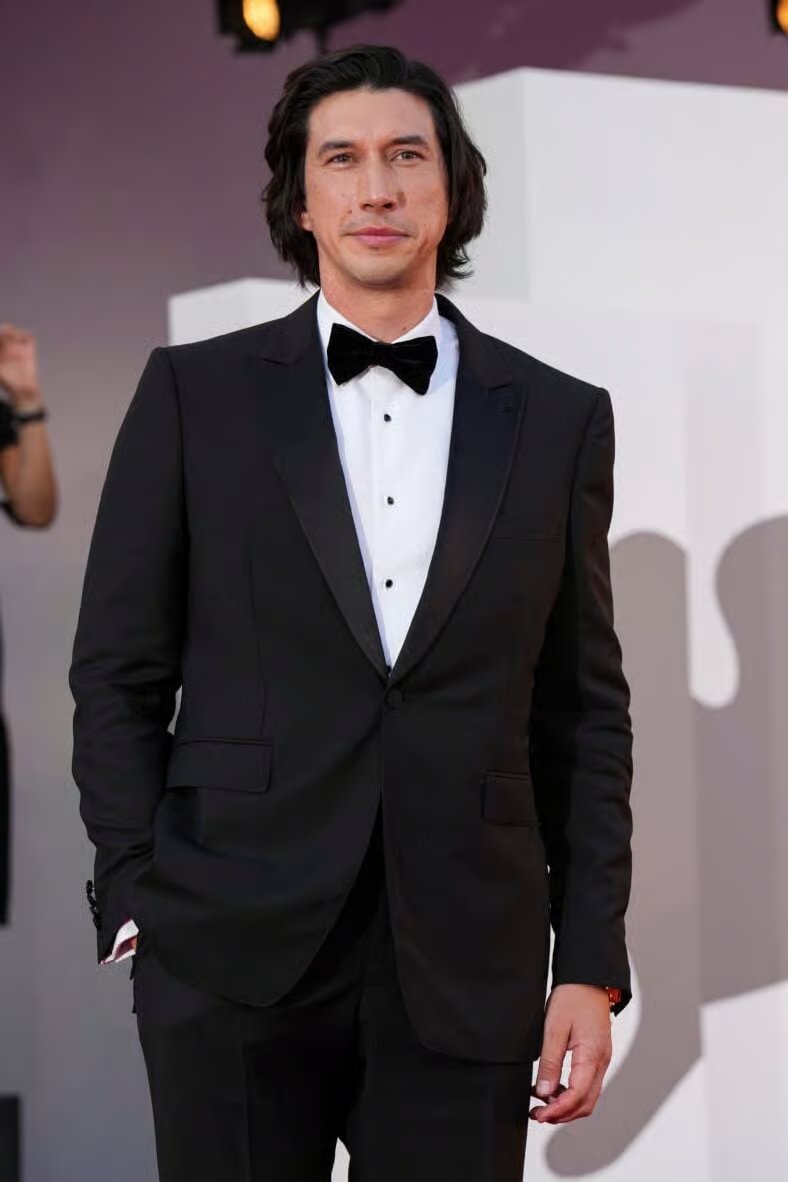 亚当·德赖弗 (Adam Driver) 出席第 79 届威尼斯国际电影节开幕式