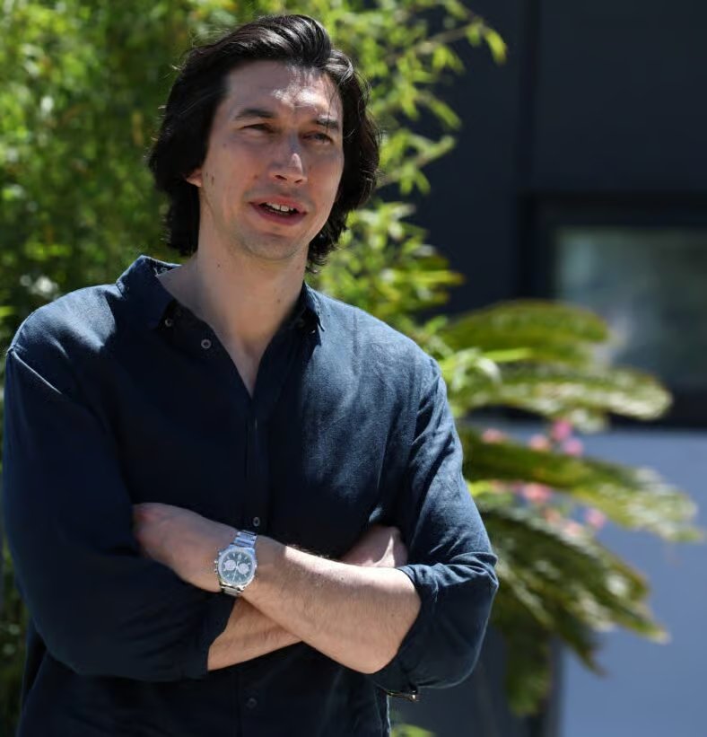 亚当·德赖弗 (Adam Driver) 在 2024 年戛纳电影节“大都市”宣传册中