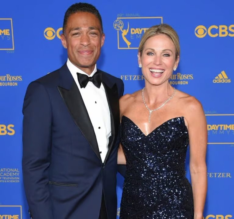艾米·罗巴赫 (Amy Robach) 和 TJ Holmes 出席日间艾美奖颁奖典礼