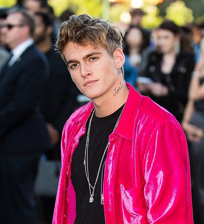 明星们齐聚纽约出席 2019 年 CFDA 时尚大奖颁奖典礼