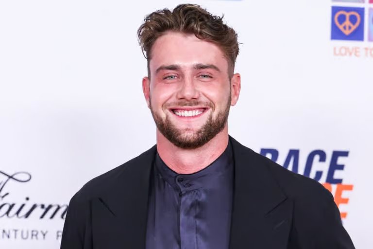 Harry Jowsey 出席 2024 年第 31 届废除 MS Gala 年度竞赛