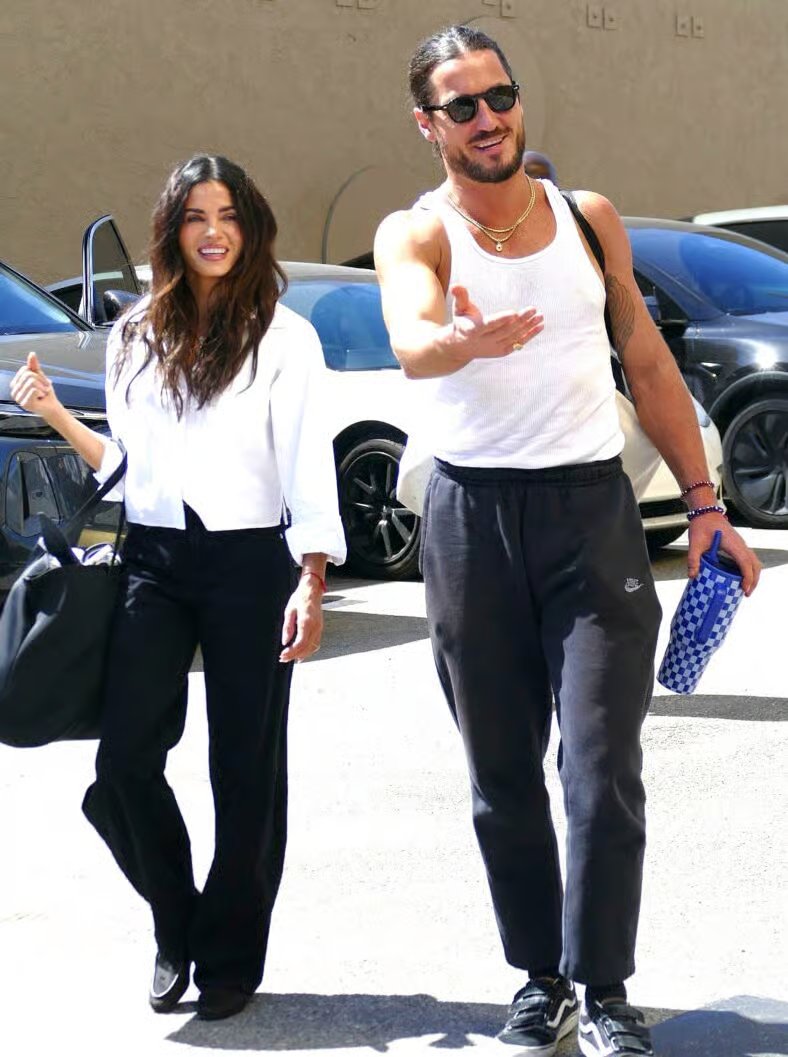 珍娜·迪万 (Jenna Dewan) 和瓦尔·切默科夫斯基 (Val Chmerkovskiy) 周三抵达 DWTS 排练