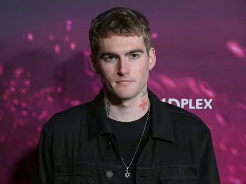 普雷斯利·沃克·格伯 (Presley Walker Gerber) 出席《无限偶像》洛杉矶全球首映式：红地毯