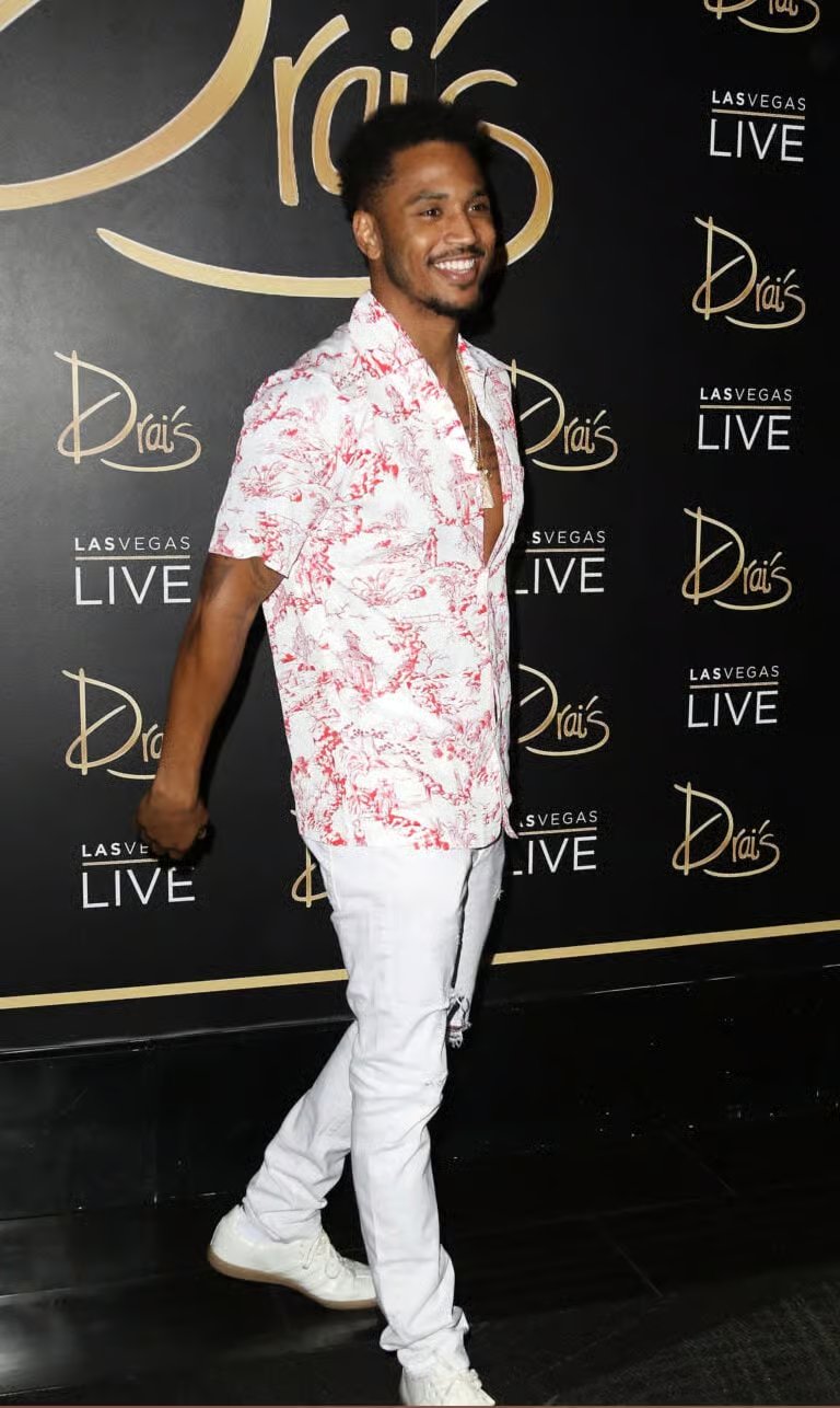 Trey Songz 在拉斯维加斯 Drai 海滩俱乐部举行的 SWIM NIGHT 大型赛季揭幕战中现场表演